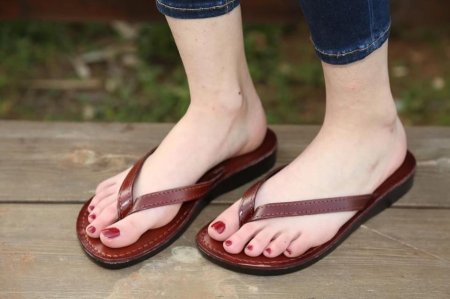 حذاء نسائي صناعة الخليل